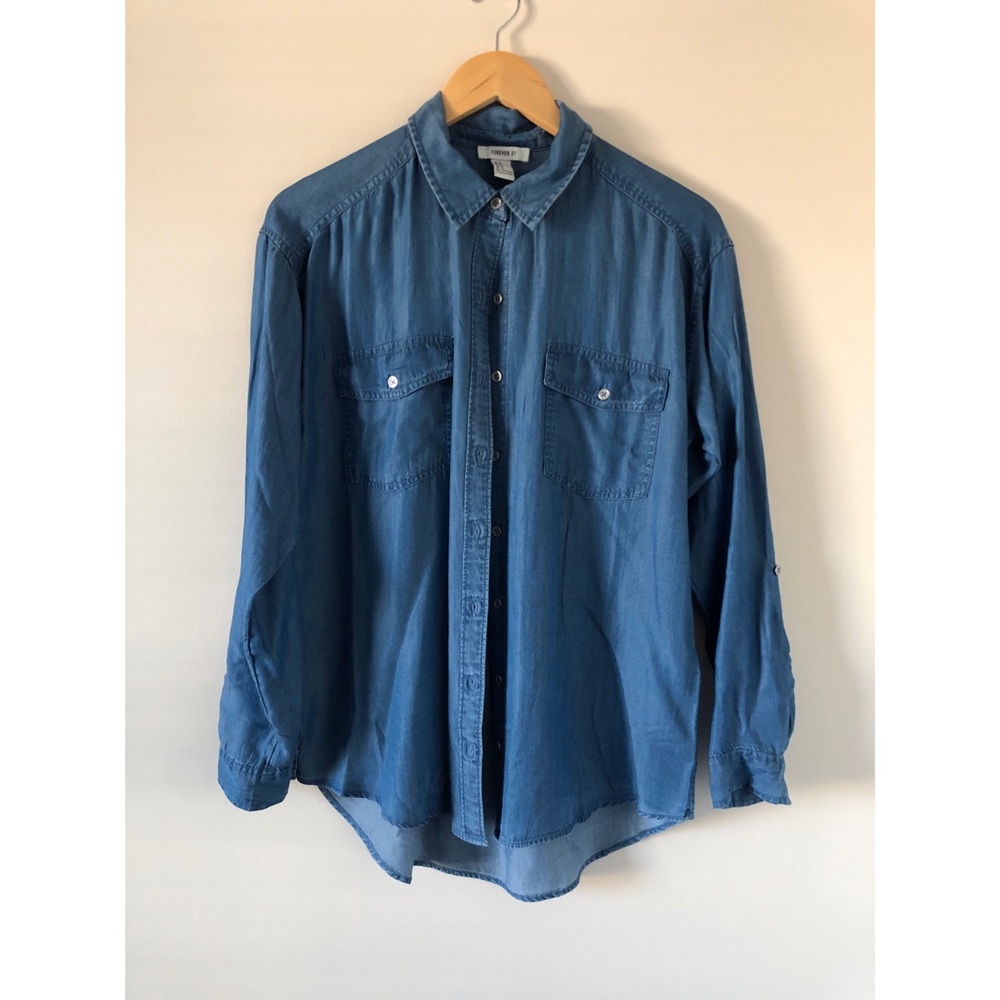 👚 Forever 21 Chambray Button Up - Picture 1 of 3